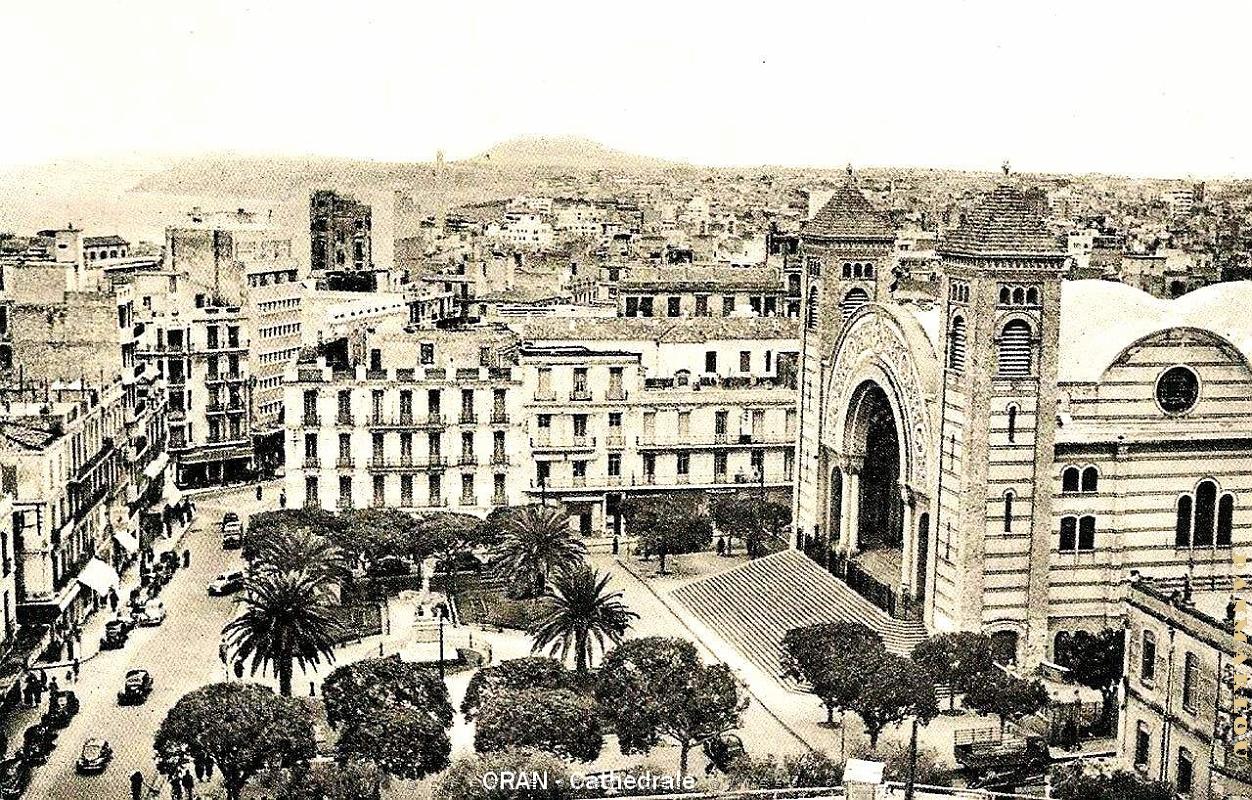 CA c- 20- Place du Sacre-Coeur et statue Jeanne d' Arc.jpg
